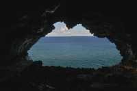 04 Grotte ouverte sur la mer - Ana Kakenga (Cueva de las dos ventanas)