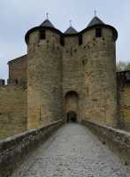 16 Passerelle d'accès au château comtal