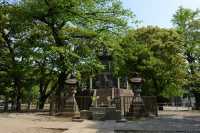 005 Monument des guerriers du Shogunat morts sur la colline de Ueno