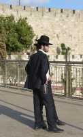 10 Juifs religieux à a porte de Jaffa