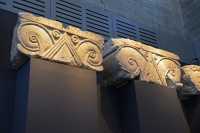 01 Chapiteaux à motif de palmier surmontant des pilastres (Jérusalem et Ramat-Rahel - 9°-7°s.BC) Calcaire