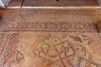 07 Mosaïque & inscription en grec sur le seuil de l'ancienne synagogue de Silo