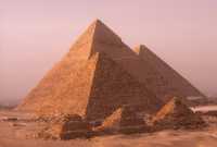 89 Les trois grandes pyramides