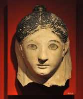 096 Masque - Jeune femme au chignon (II° siècle) Plâtre - yeux de verre