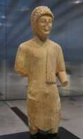 032 Jeune homme, statue votive (±470) Chypre